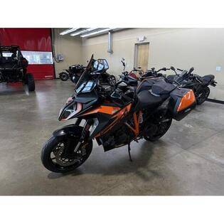 2020-ktm-1290-super-duke-gt-cover-image