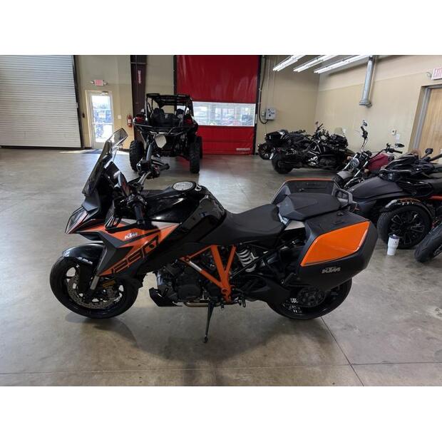 2020-ktm-1290-super-duke-gt-74444