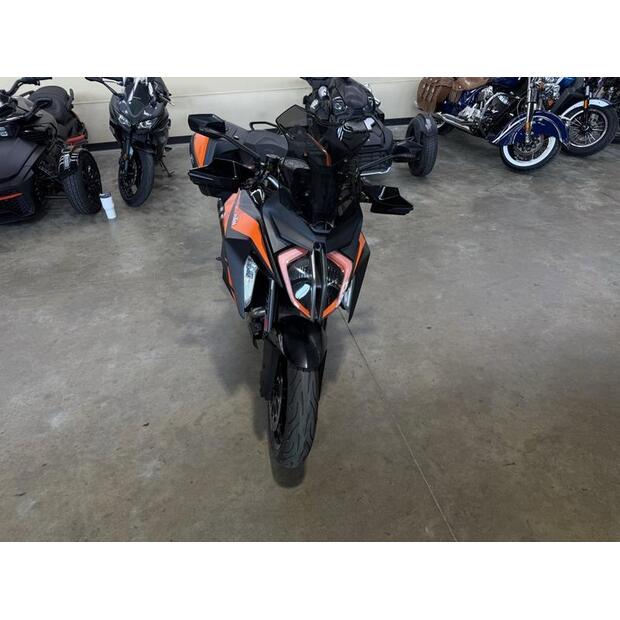 2020-ktm-1290-super-duke-gt-74445