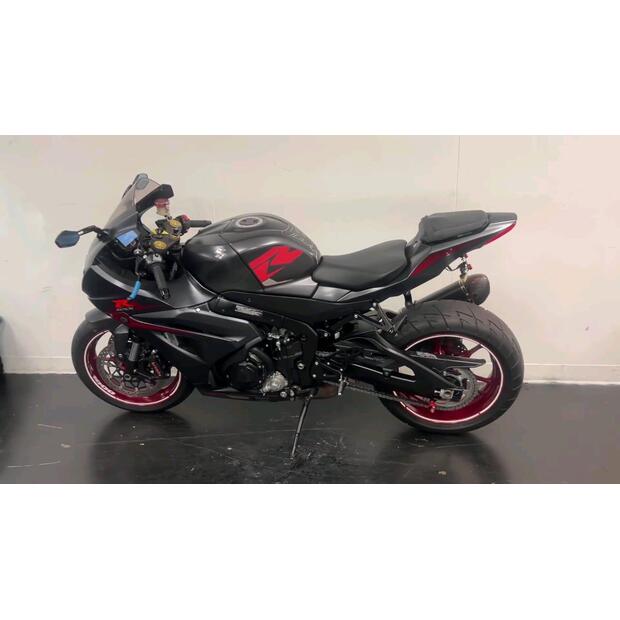 2017-suzuki-gsx-r-1000r-70288-74520