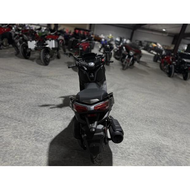 2025-yamaha-xmax-74574