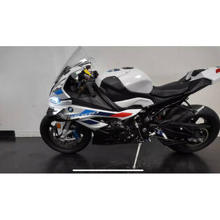 2024-bmw-s1000rr-70366-cover-image