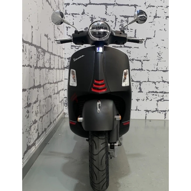 2022-vespa-300-gts-hpe-74838