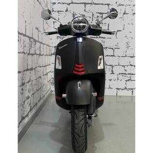 2022-vespa-300-gts-hpe-cover-image