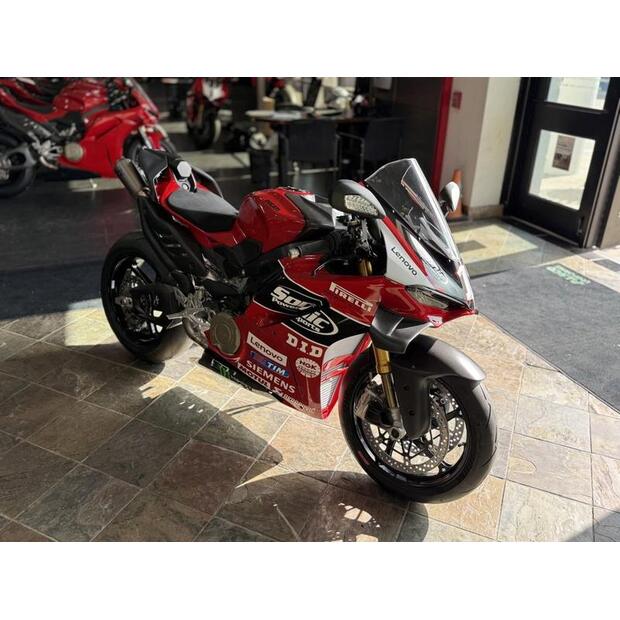 2025-ducati-panigale-v4s-76333