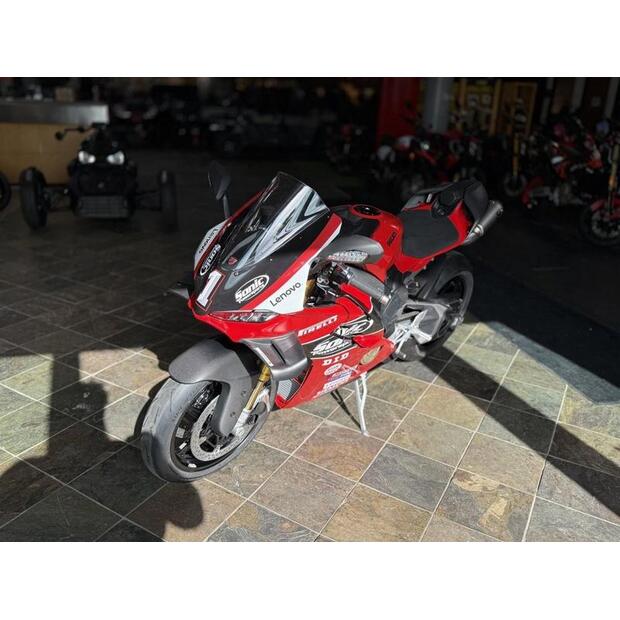 2025-ducati-panigale-v4s-76334