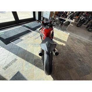2025-ducati-panigale-v4s-76335